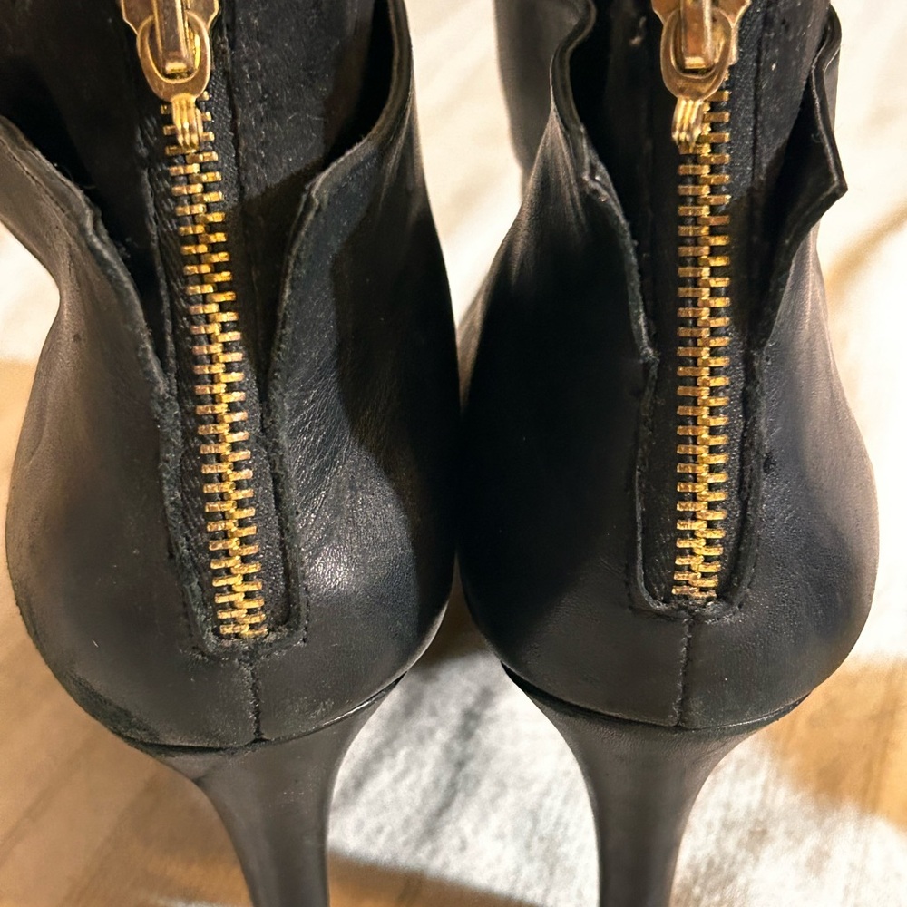 Black leather ankle boots with heel - Picture 3 of 4